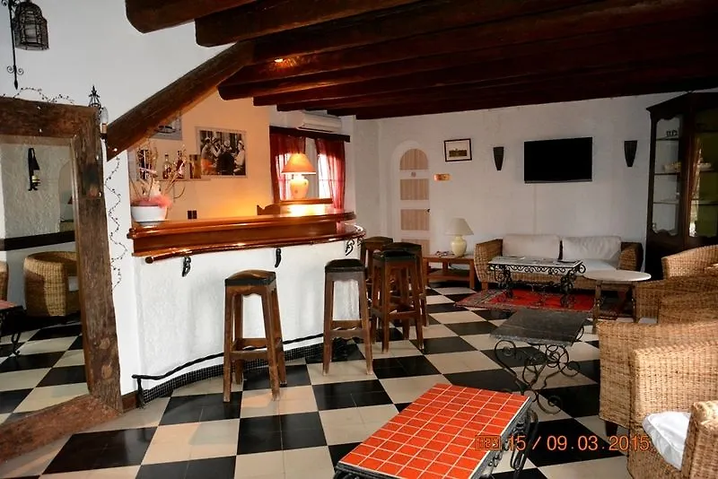 Auberge Du Mas De La Feniere Arles Frankrike